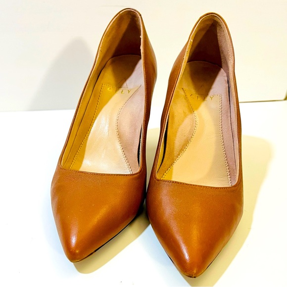 Ally Shoes NYC - Leather Block Heel Pump Medium Width (B) - Picture 6 of 10